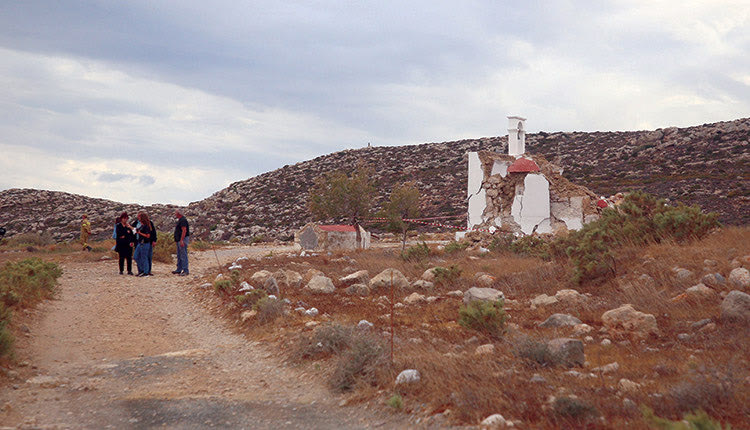 Θλίψη προκαλούν οι εικόνες με το ιστορικό εκκλησία να χάνεται στα χαλάσματα