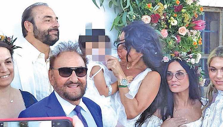 Ήταν Ιούλιος όταν η λαμπερή σταρ του Χόλυγουντ βάφτιζε τη μικρή Αριάδνη-Ζωή στο εκκλησάκι που χθες έπεσε σαν χάρτινος πύργος!