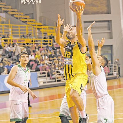   O Koυμάκης του Εργοτέλη σε φάση από το χθεσινό τελικό