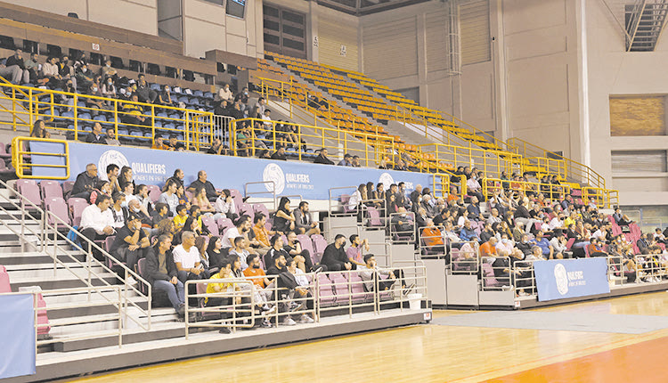   300 περίπου φίλαθλοι χθες στα «Δύο Αοράκια» 