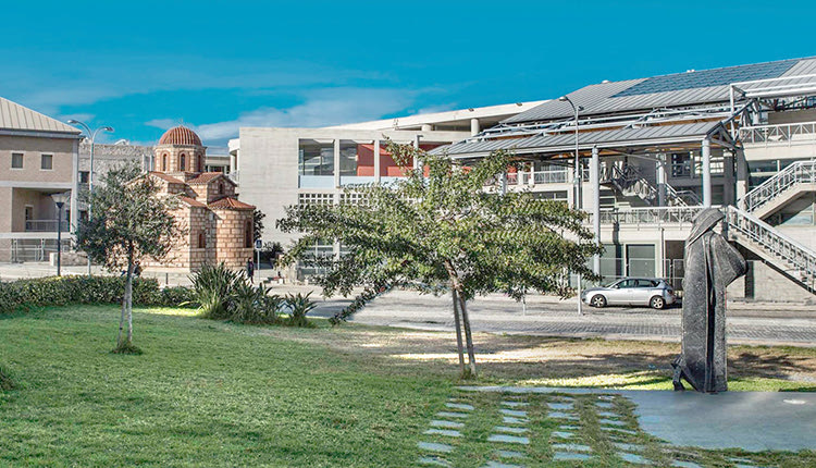 Μια σειρά συναυλιών Μουσικής Δωματίου, στην οποία εμφανίζονται καλλιτέχνες που κατάγονται ή ζουν και δραστηριοποιούνται στην Κρήτη, παρουσιάζει το Πολιτιστικό Συνεδριακό Κέντρο Ηρακλείου, από  την Τρίτη 19 έως την Πέμπτη 21 Οκτωβρίου 2021,  στις 9 το βράδυ.