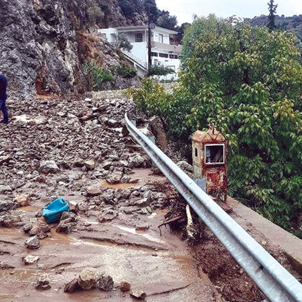 Στα δύο κόπηκε ο οικισμός των Καμαρών