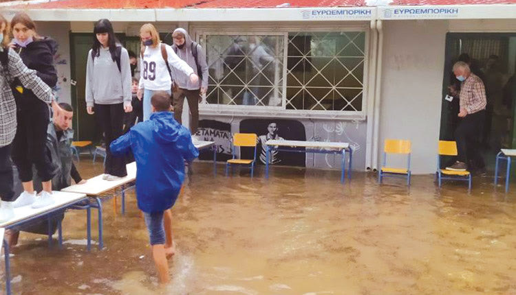 Σαν… σανίδες χρησιμοποιούσαν τα θρανία οι μαθητές