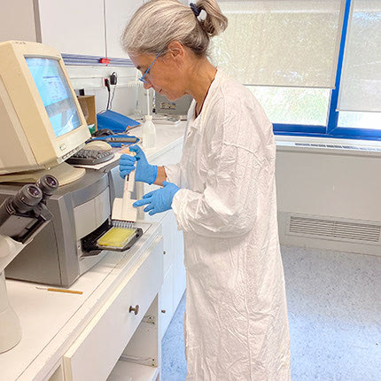 H Δρ. Morgane Henry αναφέρει πως «αν και θα ακουστεί παράδοξο,  η κατανάλωση ψαριών ιχθυοκαλλιέργειας είναι πιο υγιεινή σε κάποιο βαθμό από την κατανάλωση μη εκτρεφόμενων (άγριων) ψαριών»