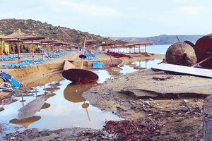 Ο Μπάλλος έκανε... ανασκαφή στην παραλία του Βάι