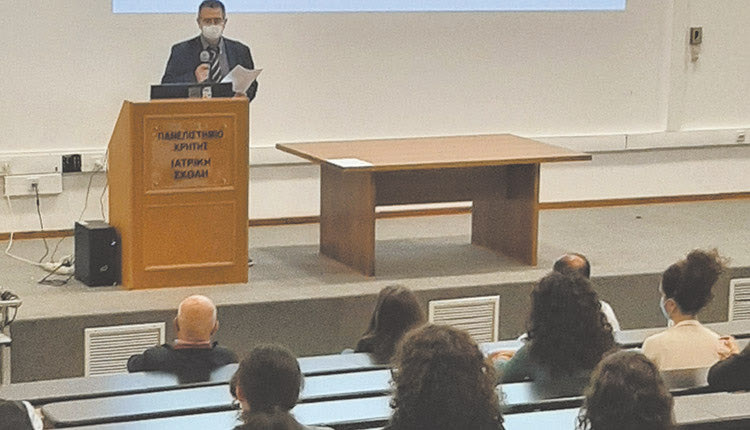 Ο κοσμήτορας καθηγητής κ. Γιώργος Κοχιαδάκης