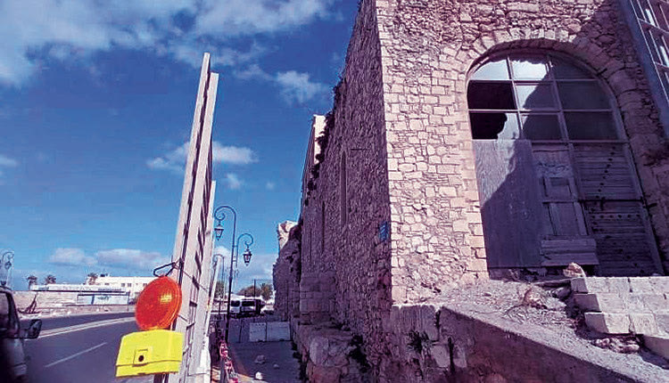 Με τον σεισμό της 27ης Σεπτεμβρίου αποκολλήθηκαν πολλοί λίθοι 