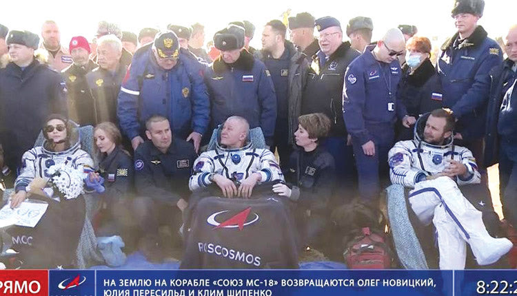 Επέστρεψε η ρωσική ομάδα που γύρισε την πρώτη ταινία στο διάστημα.