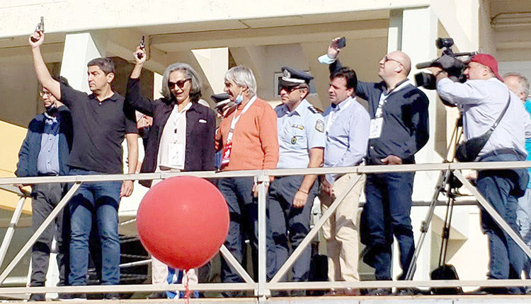  Ο κ. Αυγενάκης και η κ. Σακοράφα δίνουν την εκκίνηση του αγώνα