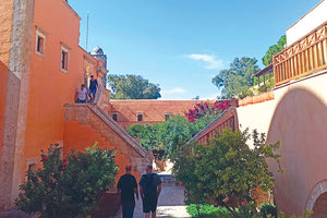 Όλο και πιο κοντά στο Φανάρι η Μονή Τζαγκαρόλων στο Αρκωτήρι Χανίων