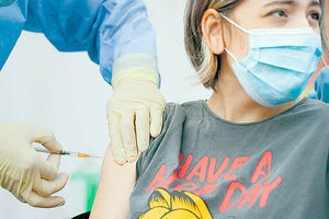 Εμβολιασμός για Covid και για γρίπη προτείνεται σε παιδιά και εφήβους