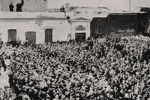 ΦΩΤΟΗΜΕΡΑΣ:Πλατεία Πέμπτης Μεραρχίας στα Χανιά. Συγκέντρωση, 1899.