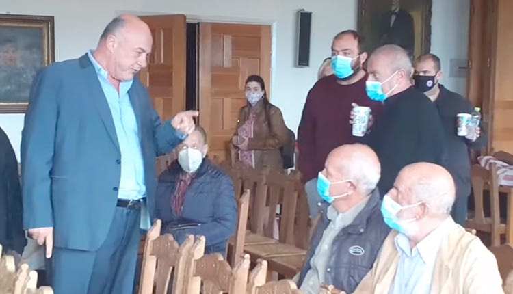 Ένταση προκλήθηκε μεταξύ μελών της Περιβαλλοντικής Πρωτοβουλίας που θέλησαν να παρακολουθήσουν εκδήλωση για τη δημιουργία μονάδας σποθήκευσης, αεριοποίησης υγροποιημένου φυσικού αερίου (LNG) στον Βόλο με τον δήμαρχο, Αχιλλέα Μπέο, να τους απειλεί