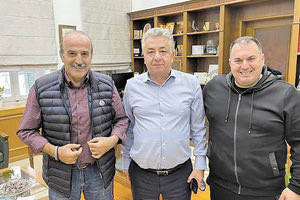 Ο κ. Αρναουτάκης με τους κ.κ. Τζώρτζογλου, Κουτεντάκη