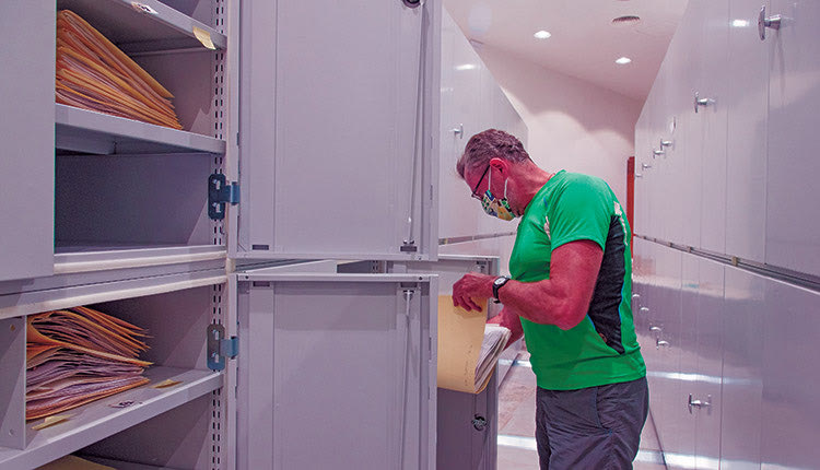 Το ΕΛΚΕΘΕ από σήμερα θα εμπλουτίζει τις συλλογές του ΜΦΙΚ, παραχωρώντας δείγματα διαφόρων φυτικών και ζωικών ειδών, από όλα τα υδάτινα και θαλάσσια οικοσυστήματα που μελετά