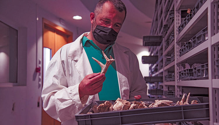 Το ΕΛΚΕΘΕ από σήμερα θα εμπλουτίζει τις συλλογές του ΜΦΙΚ, παραχωρώντας δείγματα διαφόρων φυτικών και ζωικών ειδών, από όλα τα υδάτινα και θαλάσσια οικοσυστήματα που μελετά