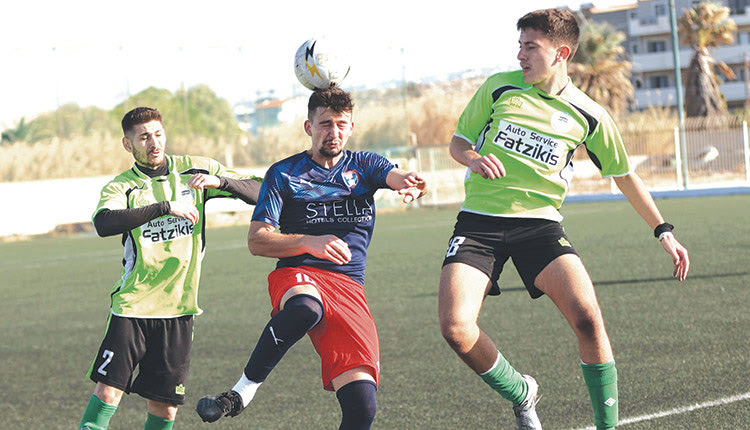 Στιγμιότυπα από την αναμέτρηση ΕΓΟΗ - Χερσόνησος που έληξε με νίκη των φιλοξενούμενων