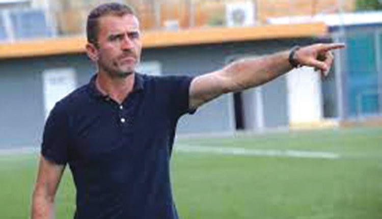 ο προπονητής της Ανναγέννηση Κώστας Δεδελετάκης