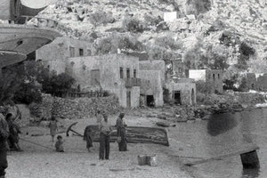 ΦΩΤΟΗΜΕΡΑΣ: Το Λουτρό Σφακίων την περίοδο της Γερμανικής Κατοχής, το 1942. Φωτογραφία Lidio Cipriani