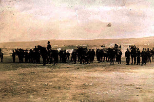 ΦΩΤΟΗΜΕΡΑΣ: Η 8η Μεραρχία των ιταλικών δυνάμεων στην Κρήτη την εποχή της Κρητικής Πολιτείας.