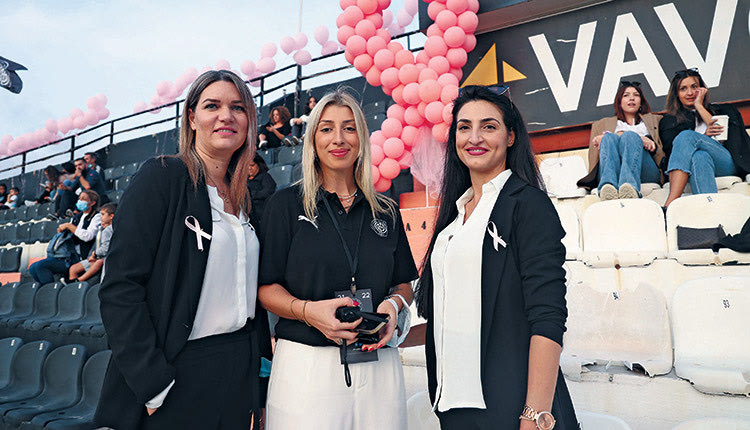 ΓΥΝΑΙΚΕΣ ΣΤΟ ΓΗΠΕΔΟ ΟΦΗ