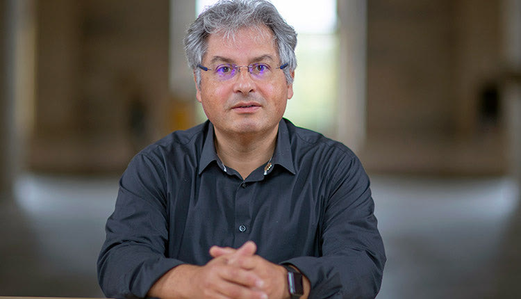 Ο ΔΙΑΣΗΜΟΣ ΑΣΤΡΟΦΥΣΙΚΟΣ DAVID ELBAZ