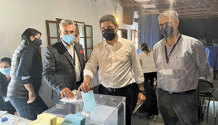 Στον Θεατρικό Σταθμό ψήφισε ο Λευτέρης Αυγενάκης