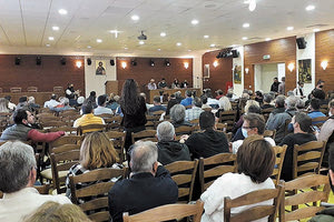 Περισσότερα από 300 άτομα συσπειρώθηκαν γύρω από μια προσπάθεια να σταθεί το Αρκαλοχώρι ξανά στα πόδια του