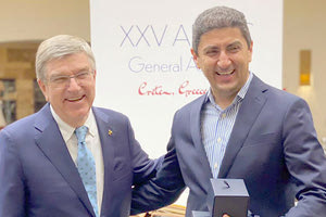 Ο κ. Αυγενάκης με τον πρόεδρο της ΔΟΕ κ. Μπαχ