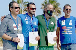 Ο Οικονόμου (2ος από αριστερά) στο βάθρο των νικητών