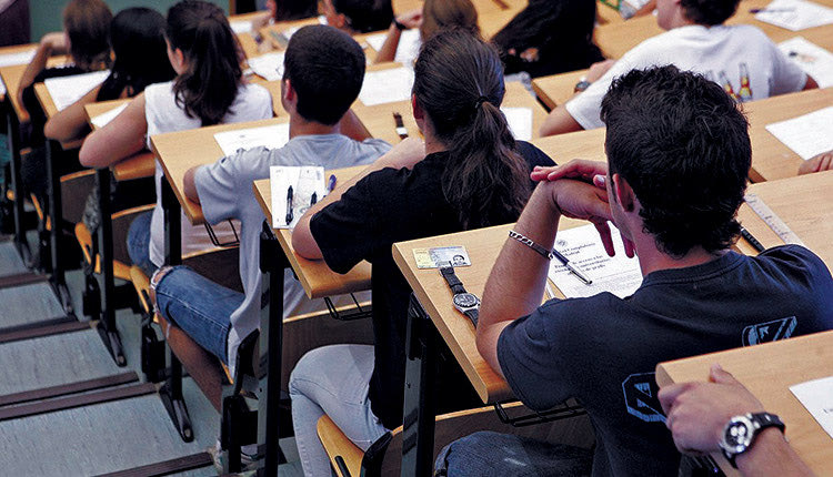 Κανείς δεν θέλει να κλείσουν τα πανεπιστήμια