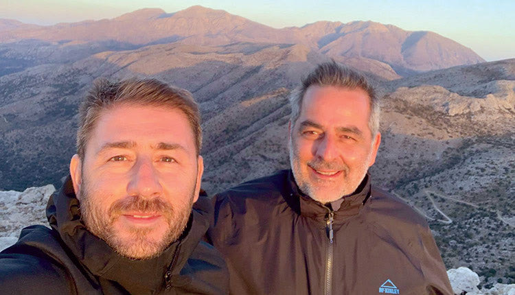 Μια ισχυρή φιλία έχουν αναπτύξει από τα φοιτητικά τους ακόμα χρόνια, αν και σε διαφορετικές πόλεις, ο υποψήφιος για την προεδρία του ΚΙΝ.ΑΛ. Νίκος Ανδρουλάκης και ο δήμαρχος Οροπεδίου Λασιθίου Γιάννης Στεφανάκης.