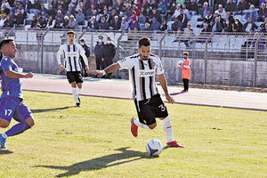 O Koροβέσης σε μία προσπάθειά του στη χθεσινή αναμέτρηση