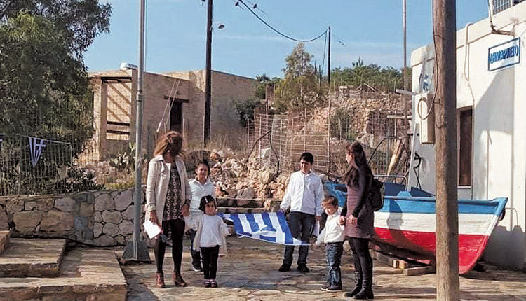 Σε κλίμα ιδιαίτερης συγκίνησης έγινε η παρέλαση στη Γαύδο