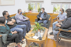 Από τη συνάντηση του κλιμακίου του ΚΚΕ με τον Αρναουτάκη