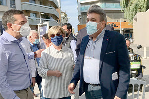 Ο Αλ. Τσίπρας στο περίπτερο του Συλλόγου Ρευματοπαθών Κρήτης