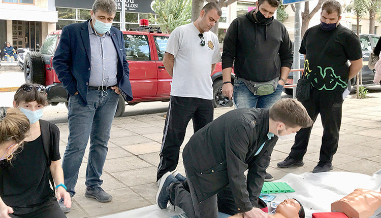 Στην εγκατάσταση Αυτόματου Εξωτερικού Απινιδωτή (ΑΕΑ) στο Ηράκλειο βρέθηκε ο Νίκος Ηγουμενίδης