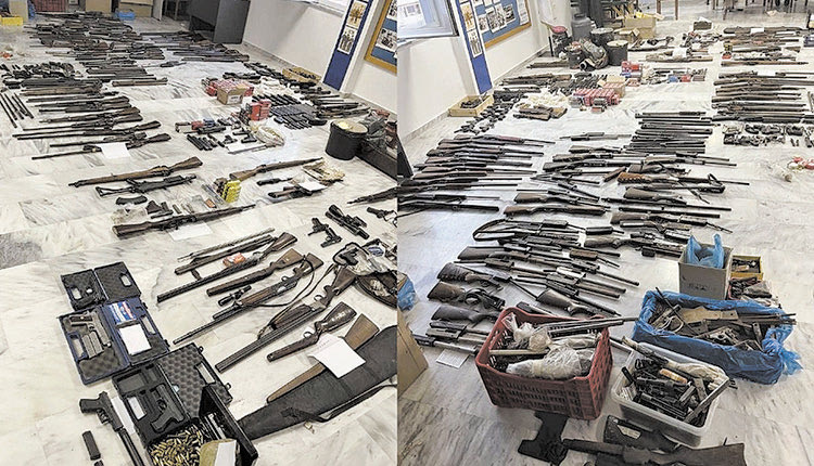 μεγάλος αριθμός όπλων που βρέθηκαν στα Χανιά