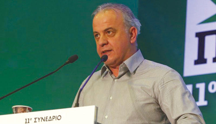 ο Μανώλης Όθωνας