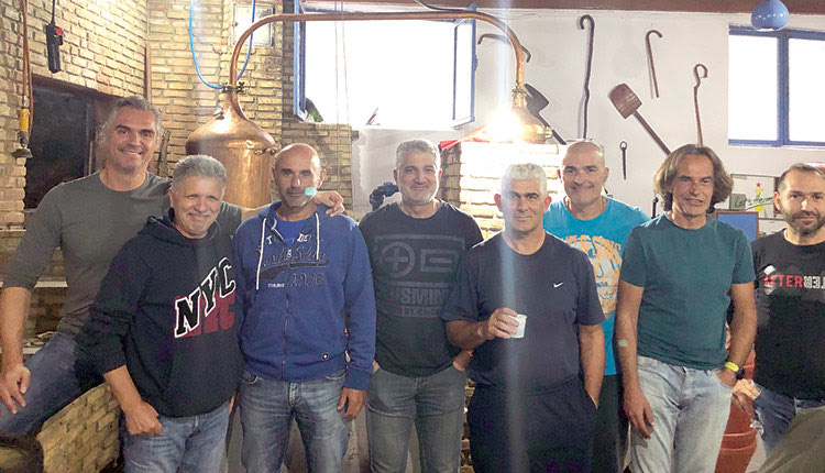 Τα κατάφερε και φέτος ο προπονητής στίβου Μανώλης Μαυράκης. Εβγαλε την καθιερωμένη ρακή του παρουσία πολλών καλών του φίλων και φυσικά στελεχών της Αθλητικής Ακαδημίας Στίβου Ηρακλείου όπου είναι κι εκείνος μέλος