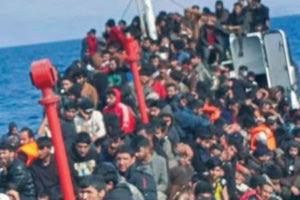 Στην Κω βρήκαν τελικά καταφύγιο οι 382 μετανάστες που ήταν στοιβαγμένοι στο ακυβέρνητο σκάφος