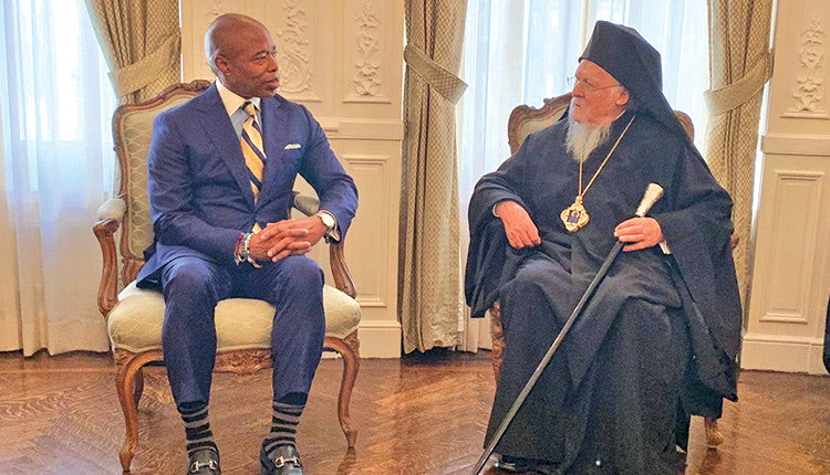 συναντήθηκε με τον Πατριάρχη ο νέος δήμαρχος της ΝΥ! Πρόκειται για τον πρώην αστυνομικό, τον Έρικ Άνταμς