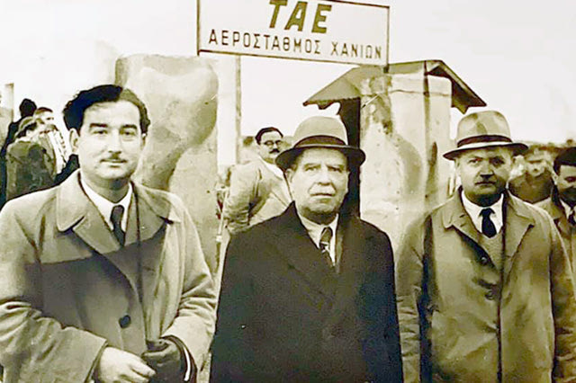 ΦΩΤΟΗΜΕΡΑΣ: Από τα εγκαίνια του αεροδρομίου Χανίων το 1946 στο Μάλεμε. (Πηγή: παλιές φωτογραφίες Χανίων)