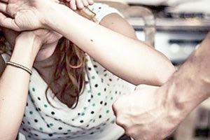 Σοκάρουν οι καταγγελλίες των γυναικών που έπεσαν θύματα βίας από τους συζύγους τους