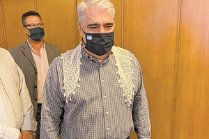 σπήλιος λιβανός με σαρίκι