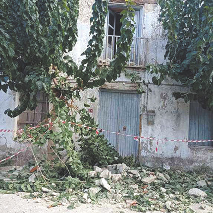 Οι σεισμόπληκτοι των Μελεσών ζητούν να ληφθούν μέτρα για τους ίδιους και το χωριό τους