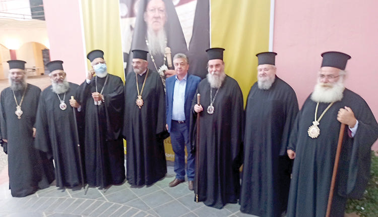 ο Περιφερειάρχης είναι Έξαρχος-Άρχοντας του Οικουμενικού Θρόνου, τίτλο που του απένειμε πριν λίγα χρόνια ο κκ Βαρθολομαίος.