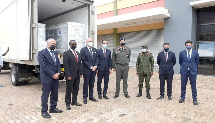 Η Βόρεια Κορέα είναι αντιμέτωπη με τον κοροναϊό και τον λιμό, με τον Κιμ Γιονγκ Ουν να προειδοποιεί πως τα χειρότερα δεν έχουν έρθει...