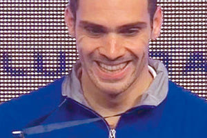 Τον τίτλο του πρωταθλητή Ευρώπης στα 200μ. μικτή ατομική σε 25άρα πισίνα υπερασπίστηκε στο Καζάν ο Ανδρέας Βαζαίος. Ο Ελληνας κολυμβητής επιβεβαίωσε τα προγνωστικά, που τον ήθελαν ως το μεγάλο φαβορί του αγωνίσματος, πήρε την πρώτη θέση στον τελικό με χρόνο 1:51.70 και επανέλαβε την επιτυχία του 2019, στης Γλασκώβη. Μάλιστα την Κυριακή, θα έχει ακόμα μια ευκαιρία για μετάλλιο, αγωνιζόμενος στον τελικό των 100μ. μικτή. Στο βάθρο ανέβηκε και ο Απόστολος Χρήστου. Ο 25χρονος πρωταθλητής πραγματοποίησε εντυπωσιακή κούρσα στον τελικό των 100μ. ύπτιο, τερματίζοντας στην τρίτη θέση με χρόνο 49.87.