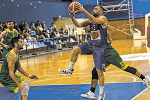 Στιγμιότυπο από το παιχνίδι του «Ηράκλειο» με την Αναγέννηση